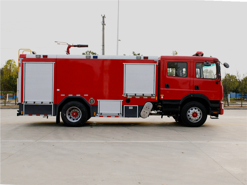 東風8噸泡沫消防車