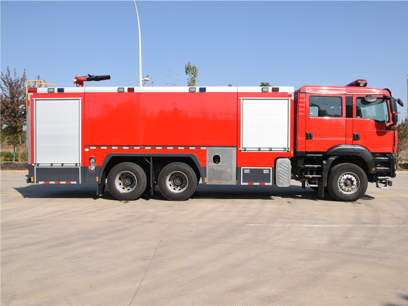 汕德卡15噸泡沫消防車(chē)