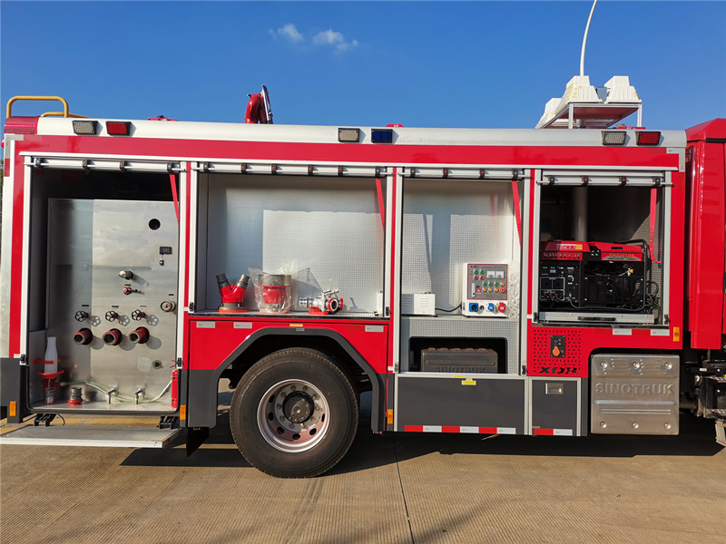 重汽A類泡沫主戰(zhàn)消防車(chē)