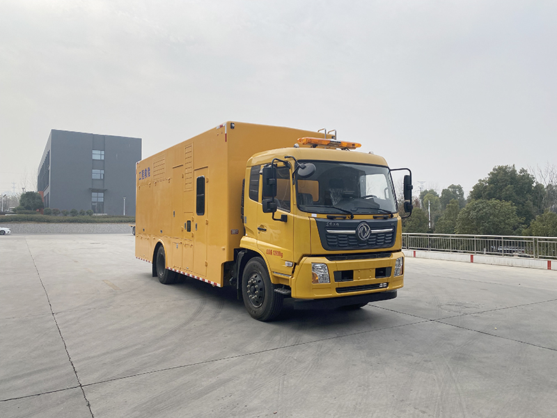 程力牌東風(fēng)天錦3000方排水車(chē)(休息室)