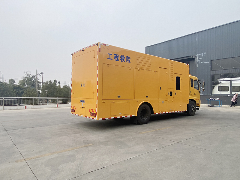 程力牌東風(fēng)天錦3000方排水車(chē)(休息室)