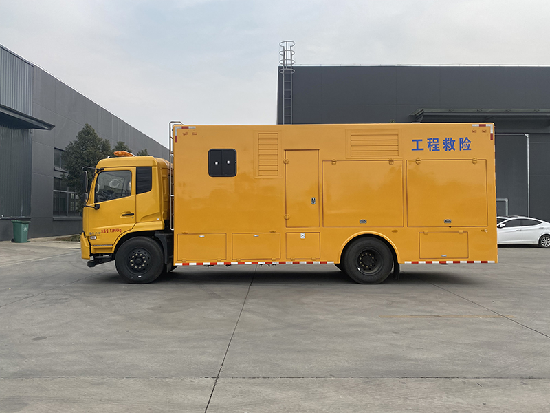 程力牌東風(fēng)天錦3000方排水車(chē)(休息室)