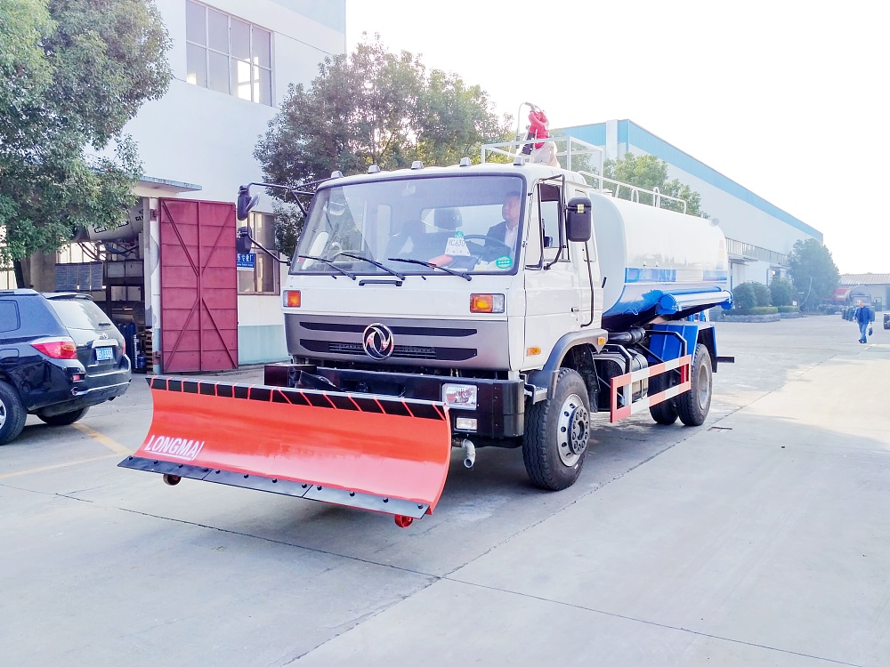 東風153消防灑水應(yīng)急鏟雪汽車