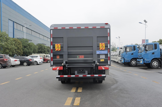 比亞迪CL5070 XTYBEV純電動密閉式桶裝垃圾車